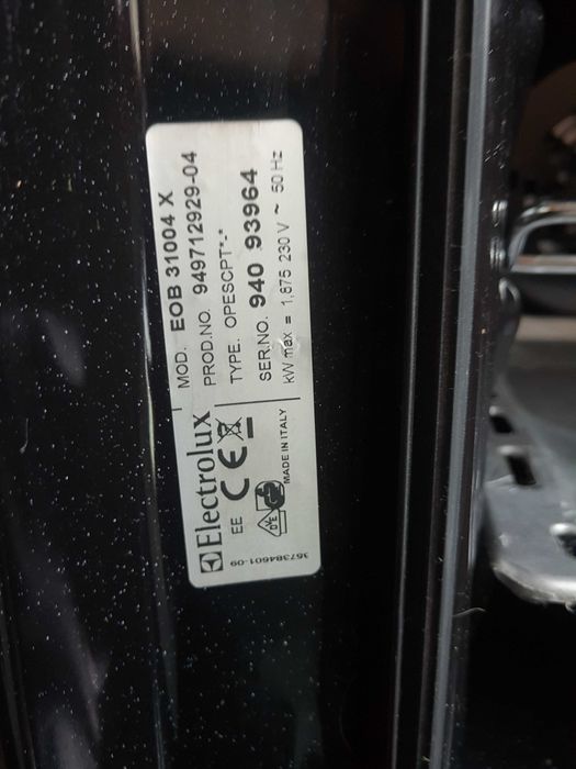 Новый духовой шкаф Electrolux EOB 31004