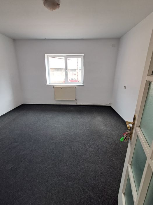 Inchiriem spatiu birou