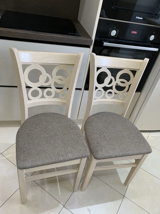 Продается комплекст стульев (4 штуки) для кухни
