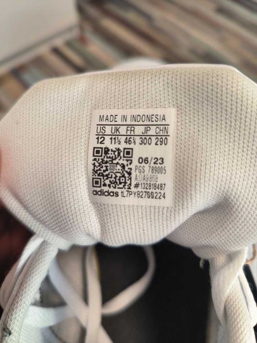 Маратонки адидас размер 46 и 2/3 - 30 евро