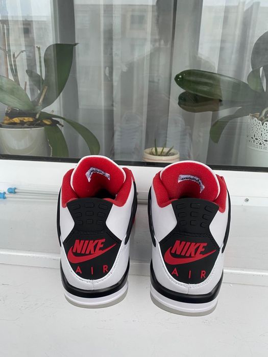 Jordan 4 retro fire red 42
