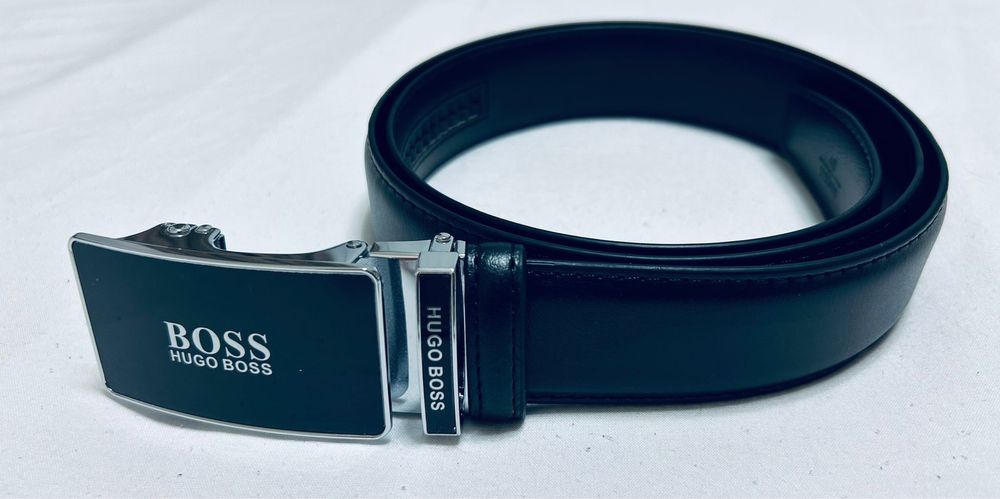 Vand curea Hugo BoSs din piele naturala nouă de barbati