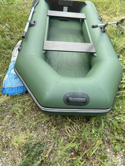 моторная лодка .