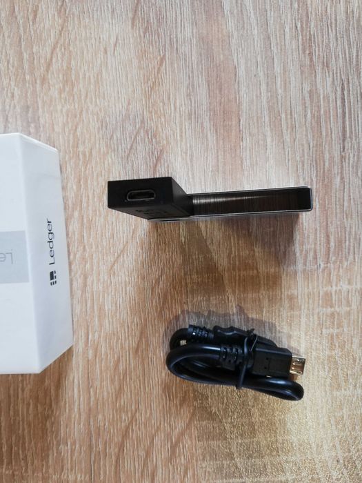 Ledger Nano S крипто портфейл