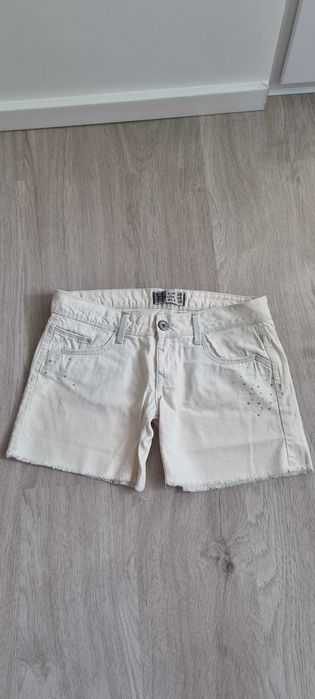 Pantaloni scurti Zara