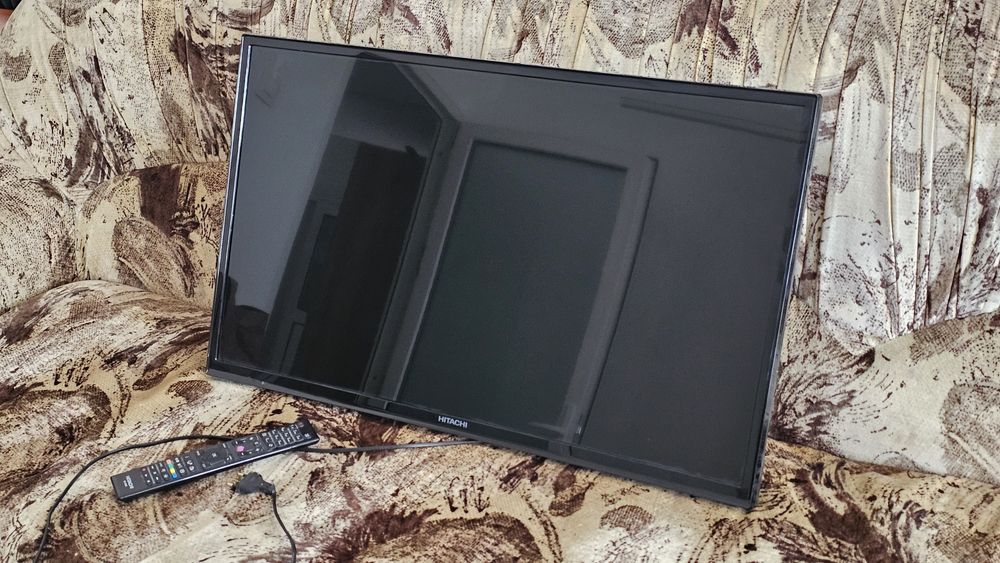 Televizor Hitachi 32HBC01 A (81 cm) + Suport de perete inclus