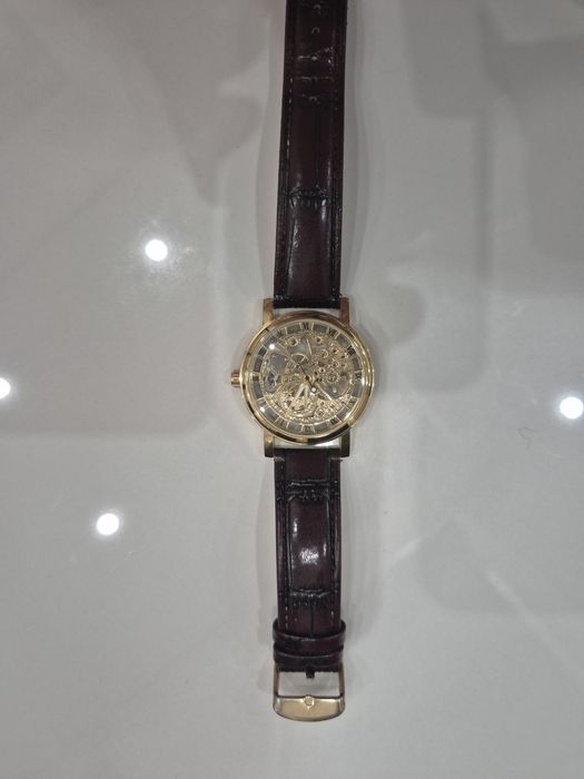 Серебрянные и стальные часы