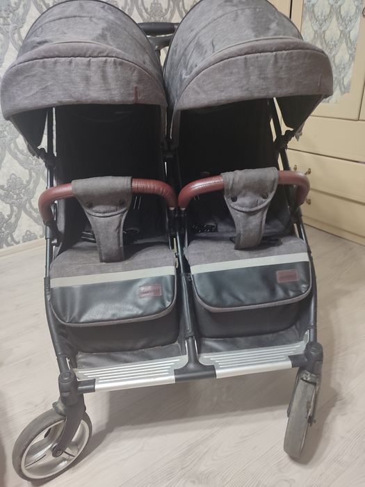 Детская коляска для двойняшек