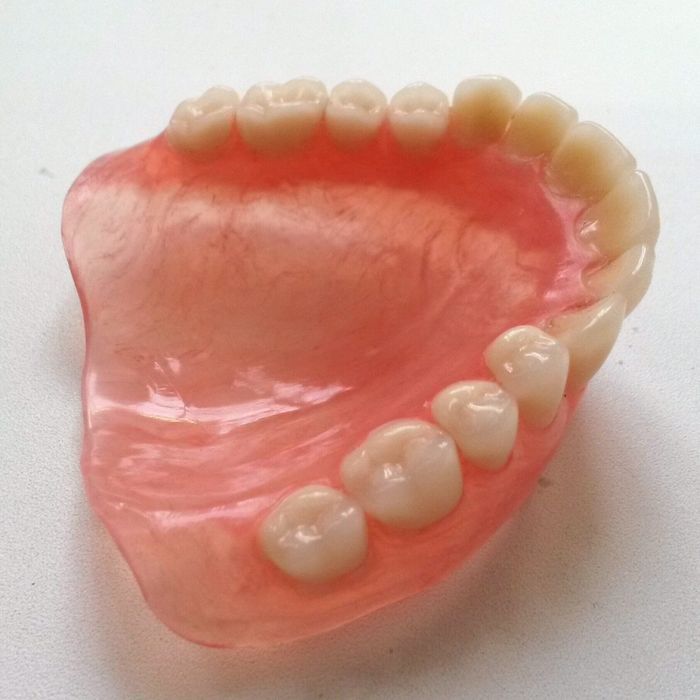 Зубные протезы    с