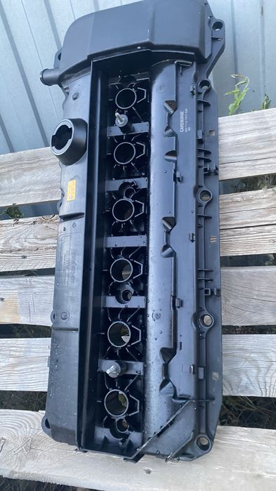 Продам клапанную крышку бмв м54