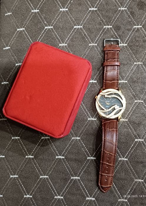 Часы кварцевые OMAX IB06