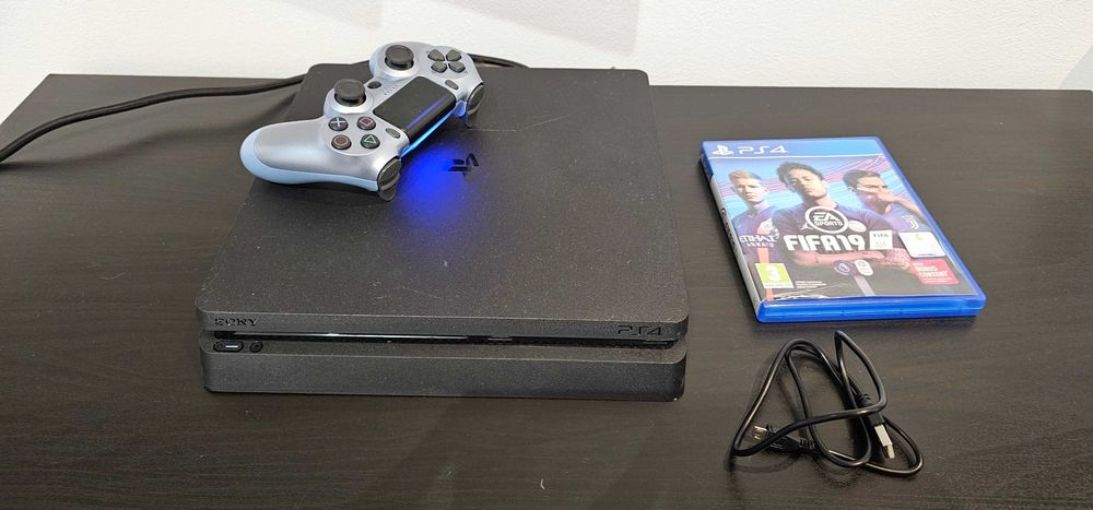 Play Station 4 slim