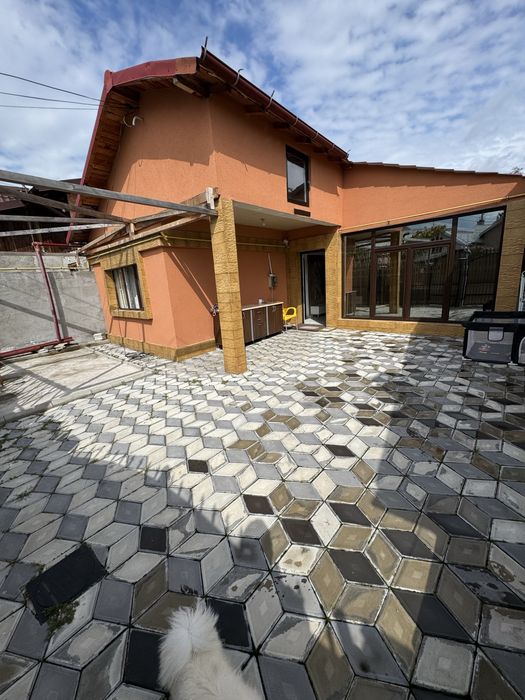 Vand casa 4 camere