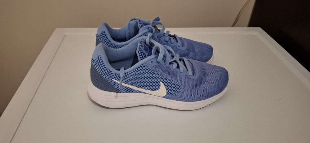 Маратонки Nike 37 номер