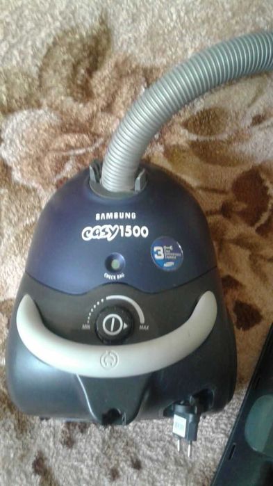 Продается пылесос САМСУНГ easy 1500