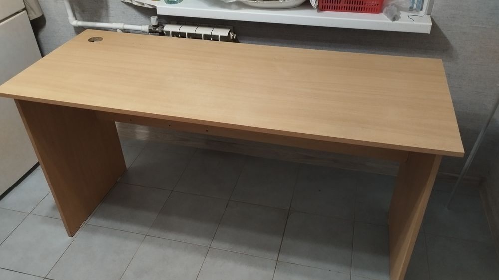 Продам стол компьютерный