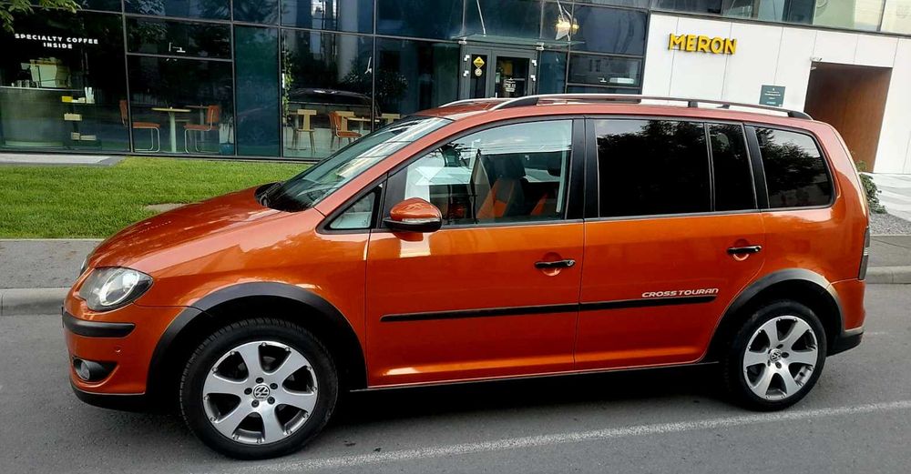 VOLKSWAGEN Touran