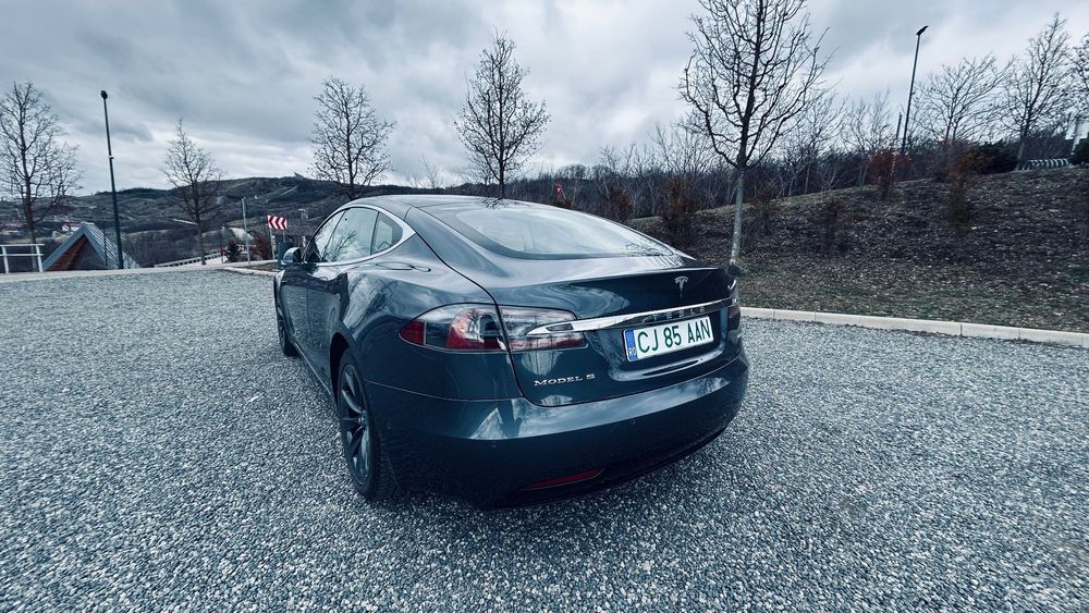 Tesla Model S Prim proprietar in Romania