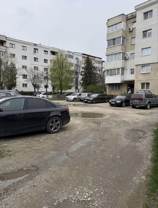 Garaj de închiriat – 18 m², ideal pentru mașină sau depozitare