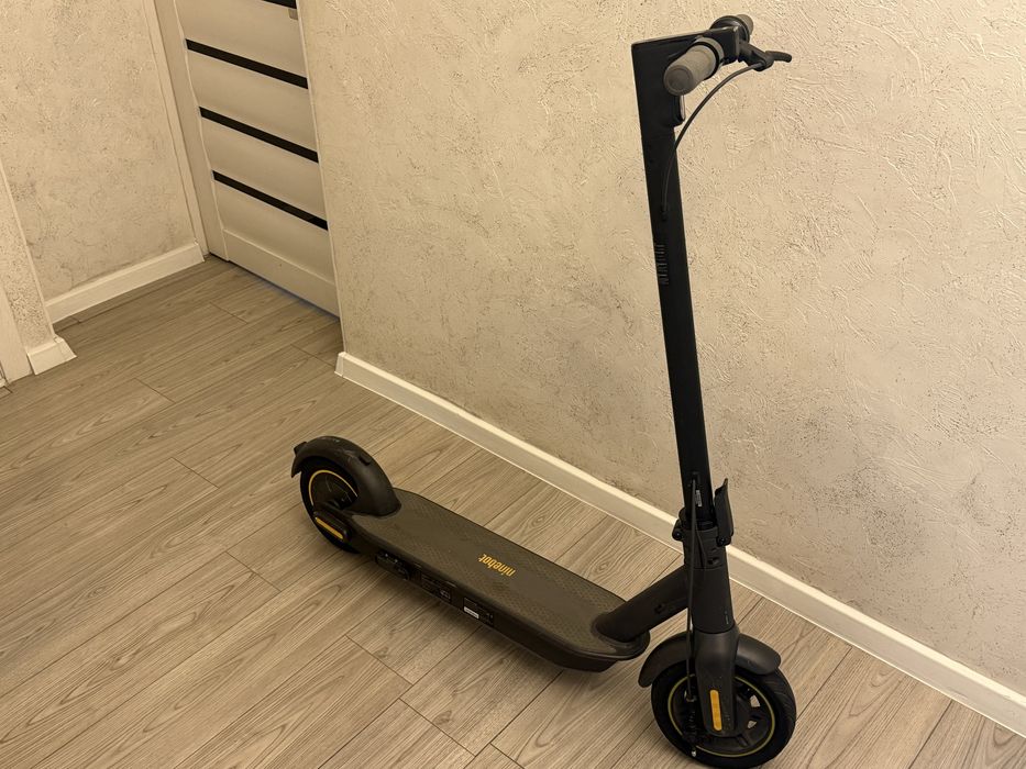 Электросамокат NineBot Kickscooter max G30P