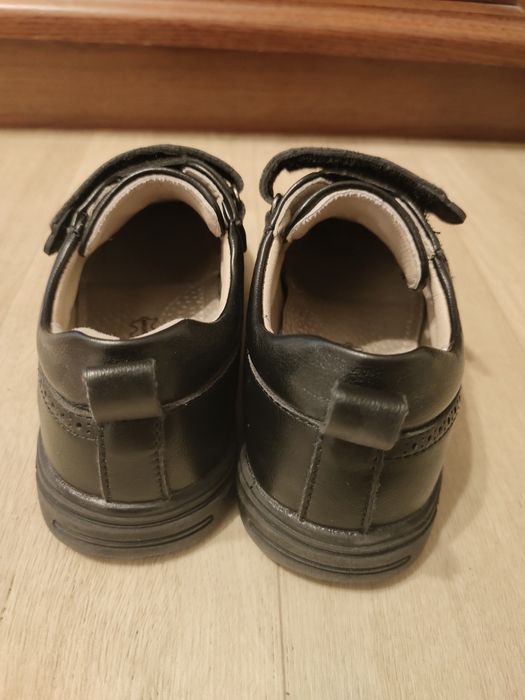 Продам школьную обувь для мальчика