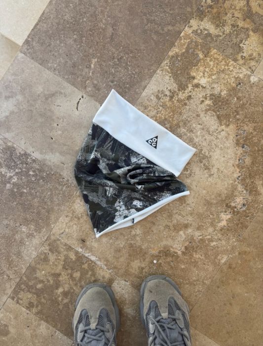 Nike acg neckwrap cu 2 fete camo & white