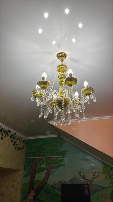 Продам б/у люстры Хорошее состояние, полностью рабочие.