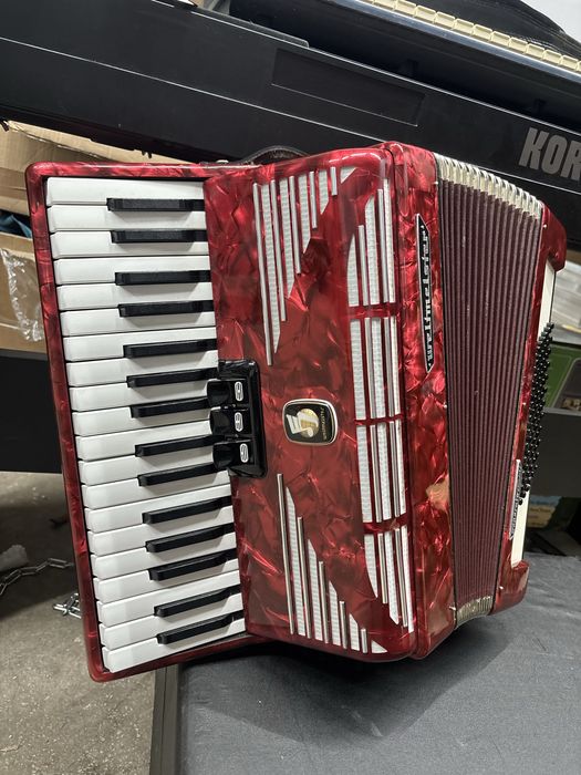 Acordeon Weltmeister SeperatoStandard cu 72 de basi