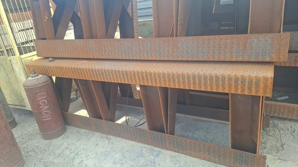 Продам железные столы