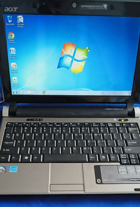 Vând laptop ultraportabil Acer Aspire