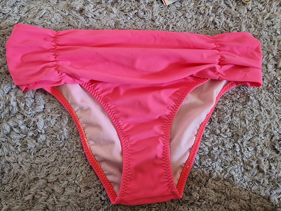 Нов бански от две части