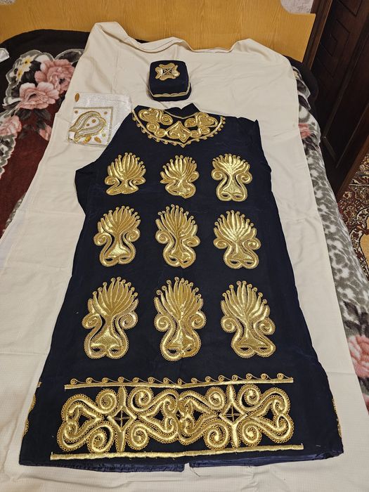 Продается новый чапан золотой