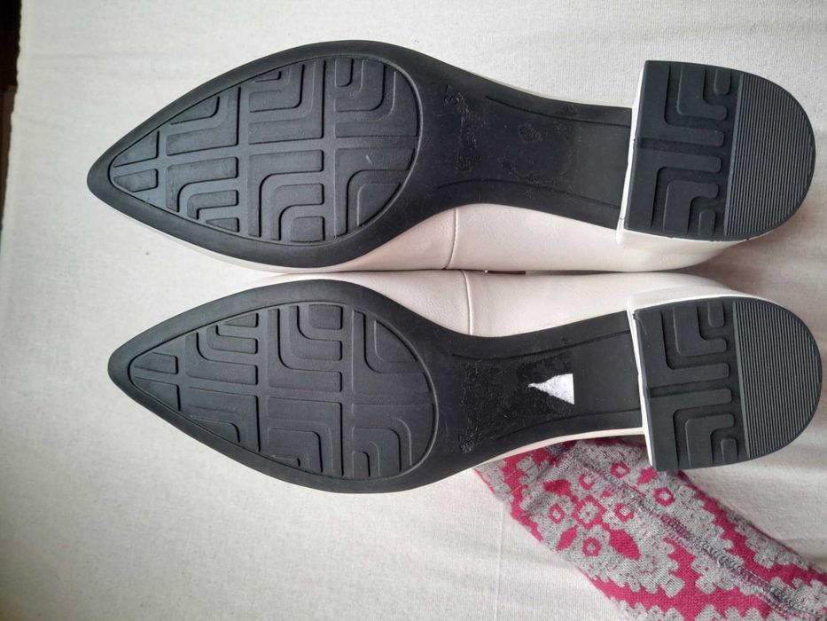 Бели обувки Marco Tozzi, немски, р-р 37, кожени, с малък ток, елегант