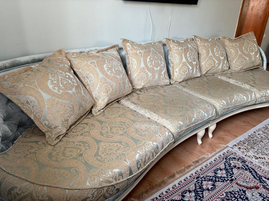 Продаю диван в хороший состоянии