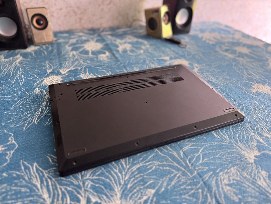 Lenovo v15 82KD 6/12 Ryzen 5