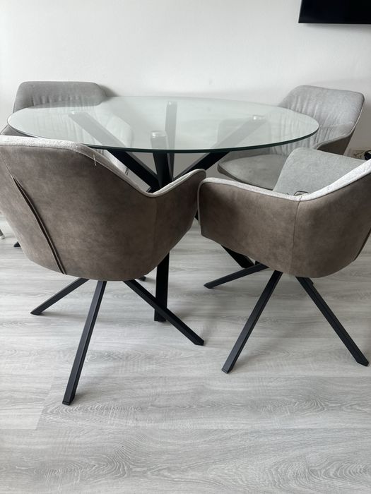 Set masă cu blat din sticlă + 4 scaune rotative 360°