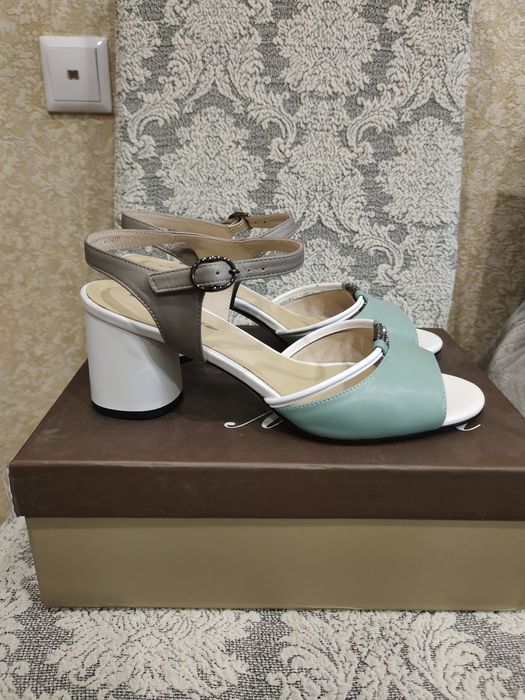 Продам босоножки летние