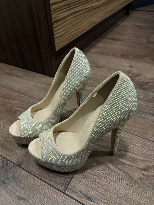 Токчета високи с камъни