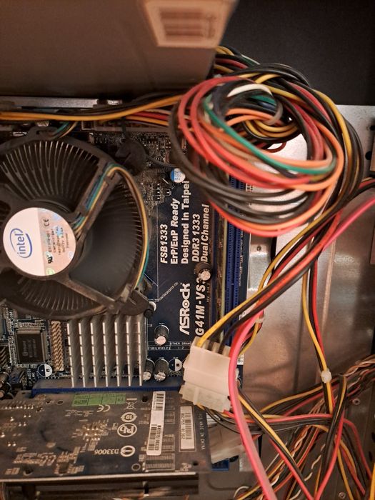 Настолен компютър за игри и филми