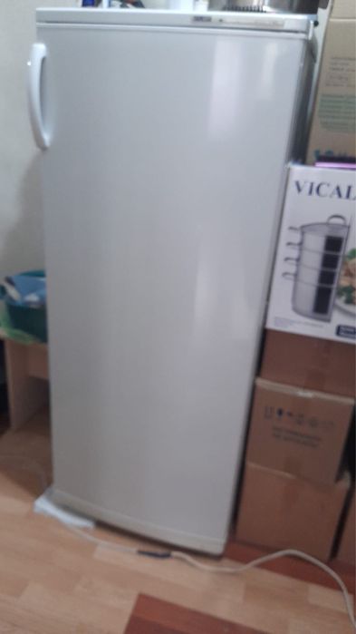 Продам морозильную камеру