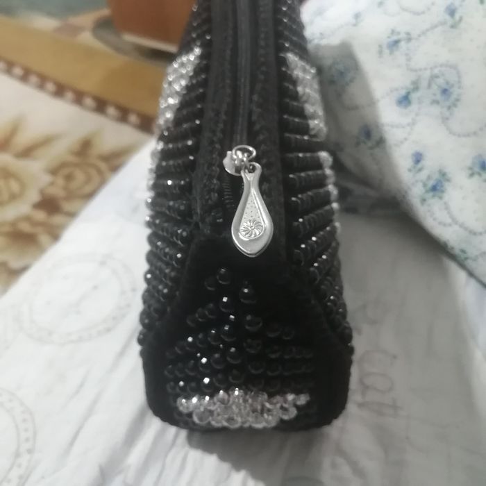 Сумочка Нарядная ручная работа Биссерами.4000тг.