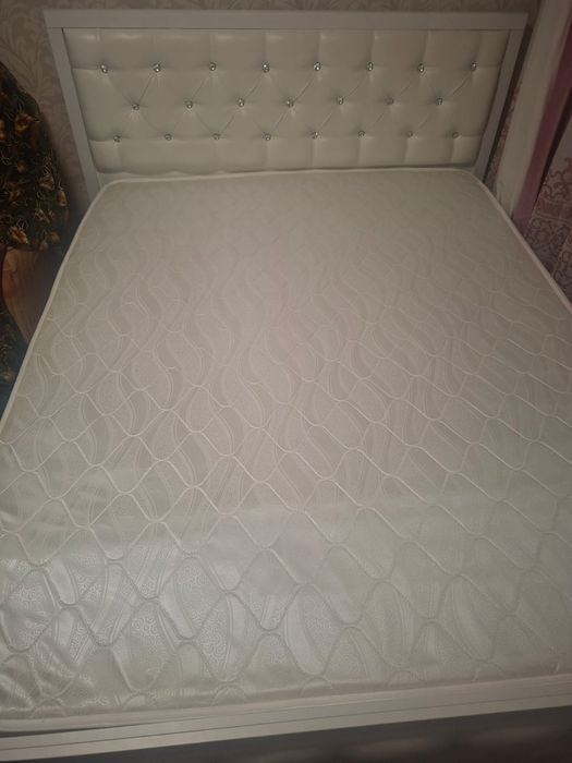 Кровать в хорошем состоянии