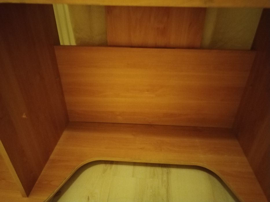 Birou cu spațiu pentru tastatură - 200 lei
