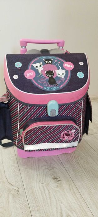 Ученическа раница с колелца