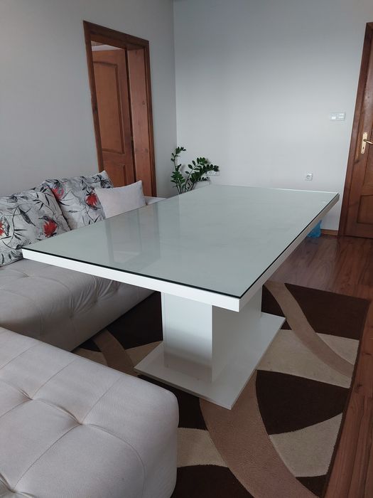 Трапезна маса