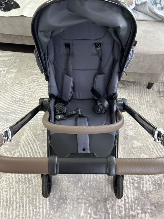 Продам коляску 3 в 1