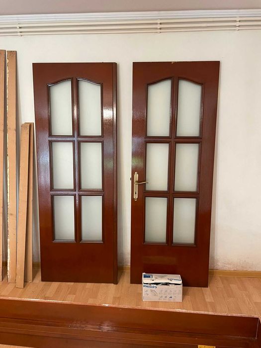 Vand 3 usi de interior din lemn, facute la comanda, stare f buna