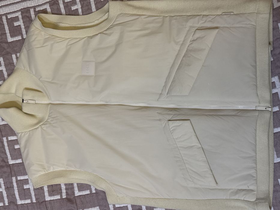 Белая безрукавка BOSS