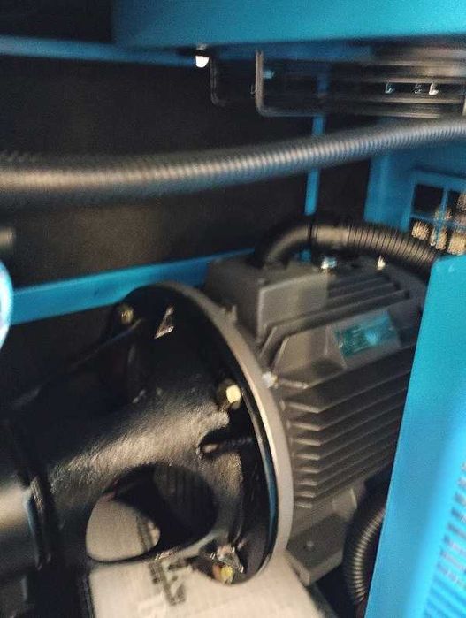 Винтов компресор URSA15 / 11 kW / 1100 - 1650 l/min / 7 - 12 bar