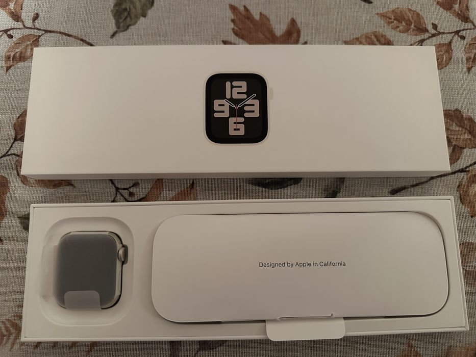 Apple Watch SE gen 2, 40 mm, culoare Starlight (aluminiu)